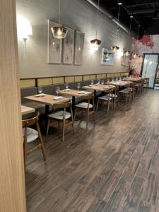 Mobilier de loisir Ensemble de salle à manger Tables à manger Bois Standard Moderne Rectangle Personnalisé Japonais <span class=keywords><strong>Sushi</strong></span> Restaurant Mobilier et Extérieur - Product Image 4