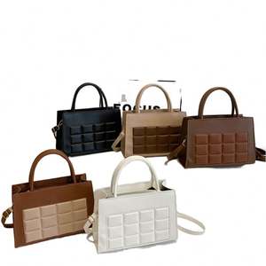 Sac bandoulière multifonctionnel moderne en PU avec revêtement en denim grande capacité et doublure en tissu - Product Image 1