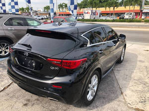 รถยนต์มือสองปี 2018 รุ่น QX30 Luxury 4 ประตู ครอสโอเวอร์ เบาะหนัง กล้องมองหลัง พวงมาลัยซ้าย ซันรูฟ ไฟหน้า LED ถุงลมนิรภัย 8 ถุงลม ระบบสัมผัส - Product Image 5