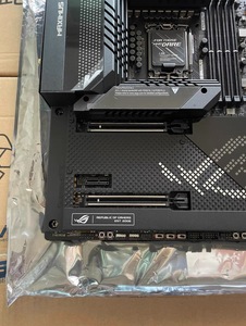 Placa-Mãe Gamer Barata ROG MAXIMUS Z690 EXTREME - Product Image 4