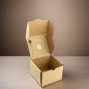 Caja de Papel con Estampado Dorado en Caliente, Tamaño Personalizado, Materiales Reciclados, Forro de Esponja, Diseño de Logotipo Personalizado para Envíos Comerciales, Marca Crown Win - Product Image 1