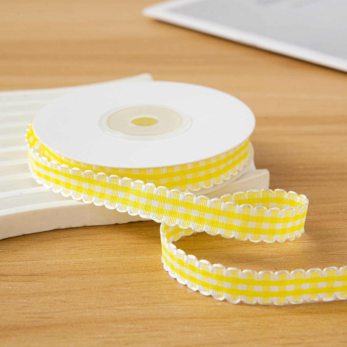 Dentelle 1 cm, ruban à carreaux jaune clair, 10 yards