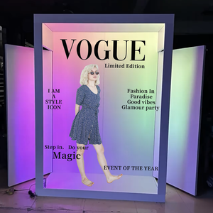 Boîte photomaton <span class=keywords><strong>METO</strong></span> de style magazine pour événements d'entreprise - Personnalisation professionnelle de la toile de fond avec cadre en PVC facile à installer - Product Image 5