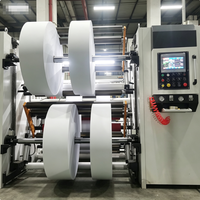 Machine de découpe et de rembobinage automatique à grande vitesse 1200 mm avec entraînement par servomoteur et guide de bord automatique pour rouleaux de film PVC