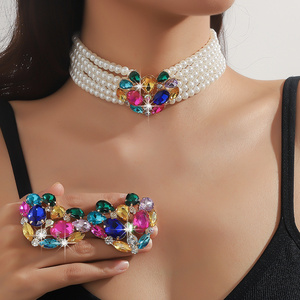 女性のための豪華な結婚式チョーカーステートメントラインストーンネックレスとイヤリングセット - Product Image 1