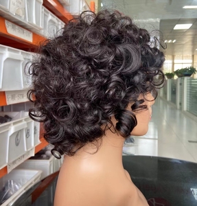 Peluca de Cabello Vietnamita 100% Natural al Por Mayor, Corte <span class=keywords><strong>Pixie</strong></span> con <span class=keywords><strong>Banda</strong></span>, Rizado y Voluminoso a Máquina # 1B en Existencia - Product Image 4