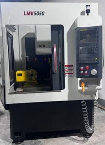 Machine de perçage et de taraudage à 5 axes de haute précision DK550 |   Centre d'usinage à bride verticale - Product Image 3