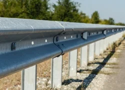Fabricants de barrières routières AASHTO M180 en acier galvanisé sur mesure et poutres en W – Vente chaude - Product Image 2