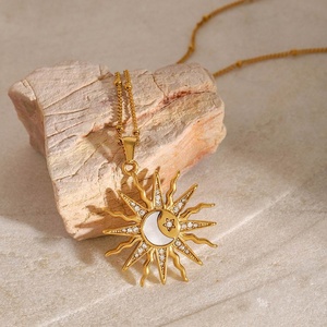Collar de Moda Personalizado con Cadena de Eslabones Unisex Chapada en Oro de 18k y Colgante de Girasol Cepillado en Acero Inoxidable, Estilo Vintage - Product Image 4