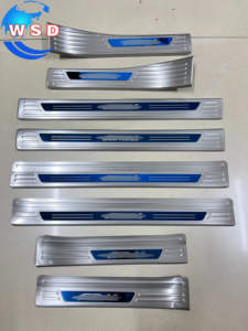 Set di 8 Protezioni Battitacco in Acciaio Inox Argento per <span class=keywords><strong>HONDA</strong></span> <span class=keywords><strong>CRV</strong></span> 2023, Strisce Protettive con Logo, Accessori Esterni per Auto - Product Image 2