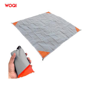 Couverture de pique-nique de poche Woqi 55 x 60 pouces, imperméable, résistante au sable, légère, tapis de camping rectangulaire gris en polyester PVC - Product Image 3