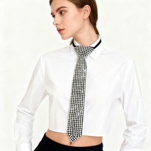 Corbata de Poliéster Monocromática con Pedrería Plateada, Accesorio Casual y Formal - Product Image 1