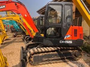 Excavatrice d'occasion Doosan 55 en excellent état mécanique, entièrement fonctionnelle, idéale pour les travaux dans les espaces restreints - Product Image 2