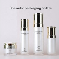Bouteille de parfum sans air haut de gamme personnalisée écologique perle blanc or distributeur de savon en mousse acrylique extrémité ouverte facile pour la lotion pour la peau