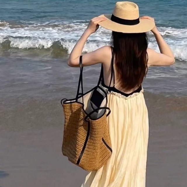 Premium Large Capacity Handmade Raffia Straw Beach Tote Bag Two Vegan Leather Shoulder Straps Zipper Closure Women's Summer