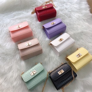 Borse Tote da Donna <span class=keywords><strong>2022</strong></span> con Logo Personalizzato Ricamato, Piccole Borse a Spalla Quadrate con Catene Dorate, Borse Casual alla Moda MOQ 3 Pezzi - Product Image 1