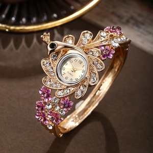 Nouvelle montre-bracelet en alliage à quartz pour femme, motif paon et diamants, ajourée, collection 2025, en stock, vente en gros - Product Image 3