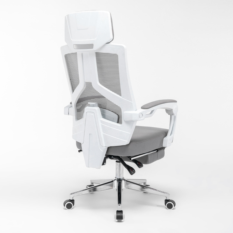 Estructura blanca con malla gris, además de reposapiés y lujosas patas de acero.