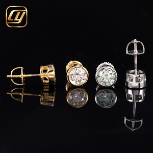 Boucles d'oreilles clous en moissanite, taille brillant rond, sertissage clos, plaqué or 18 carats, argent 925, classiques, unisexes, pour usage quotidien - Product Image 3