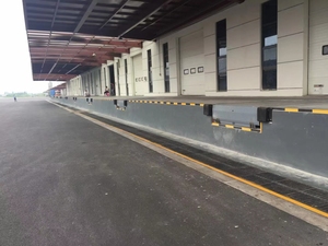 New 6-<span class=keywords><strong>12t</strong></span> Lip yard đoạn đường nối văn phòng phẩm xe nâng thủy lực <span class=keywords><strong>Dock</strong></span> leveler nền tảng cho nhà máy sản xuất - Product Image 5