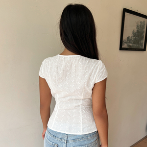 Blusa de Mujer con Encaje Blanco Floral, Estilo Veraniego y Sexy para Vacaciones, con Cuello en V y Botones al Frente, para Oficina o Trabajo - Product Image 6