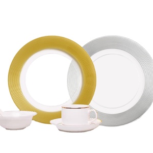 Plato de cena, platos de cargador de plástico transparente con borde ondulado dorado, plato transparente para boda - Product Image 2