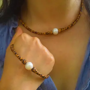hawaiian waterproof sea travel silicone rubber pearl bracelet beachy necklace jewelry set waterproof with genuine pearl bead