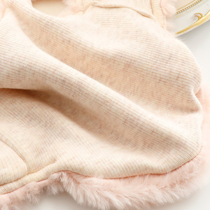 אפוד חורף קלאסי מפוליאסטר לכלב נסיכה עם קשת לחיואווה קטנה - Product Image 4