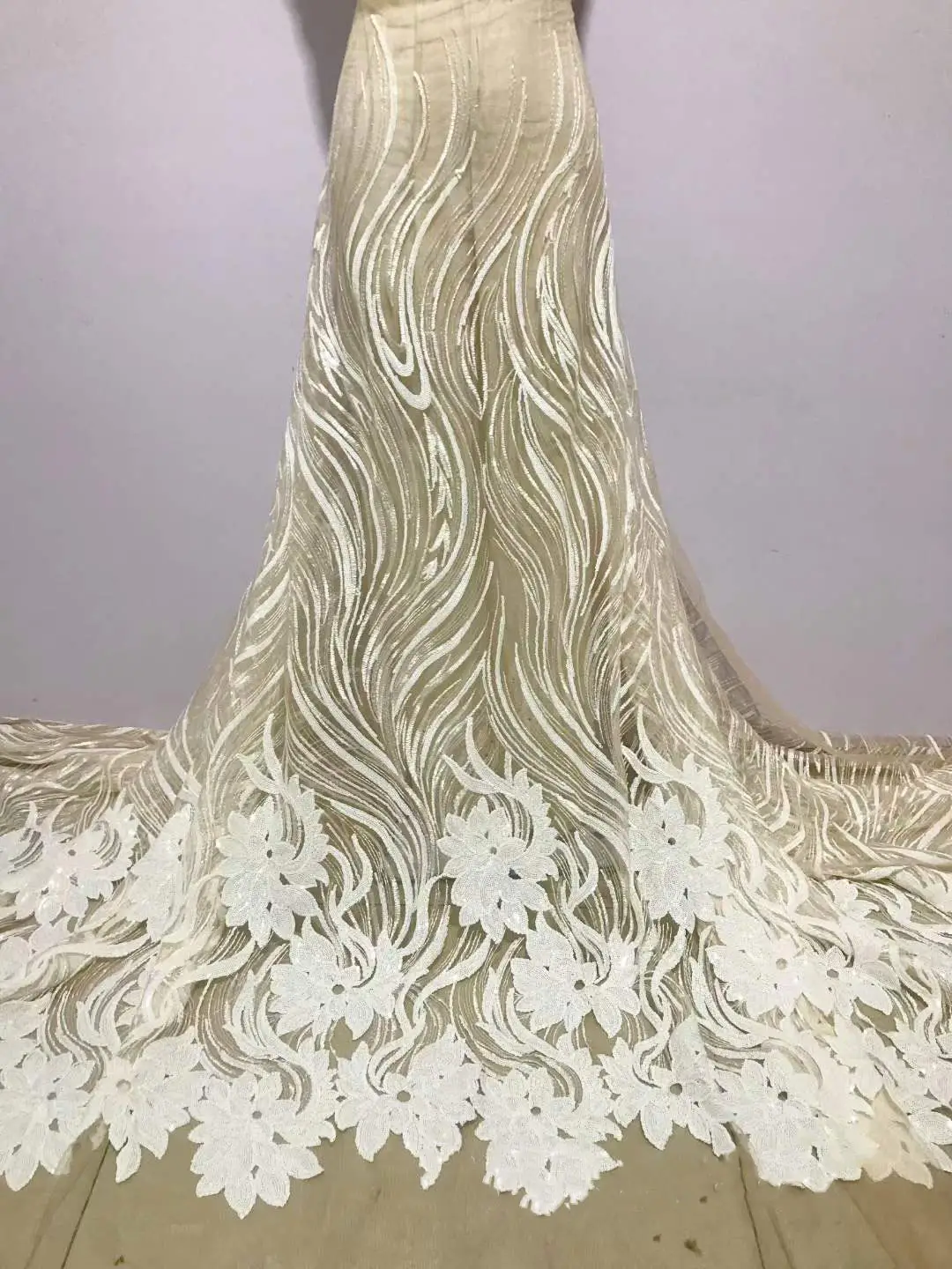 Hot Sale Lace Fabric Luxury Golden Net Floral Sparkling Sequins Embroidery Tulle Lace Fabric For Wedding Dress