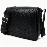 Sac bandoulière homme personnalisé en cuir PU élégant avec logo en relief et motif gaufré, sac messager avec sangle réglable