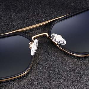 Lunettes de soleil polarisées carrées pour hommes, tendance 2025, avec logo personnalisé, protection UV400 anti-éblouissement, en métal, pour la pêche et la conduite - Product Image 3