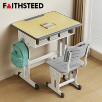 Ensemble bureau et chaise pour enfants, surface imitation bois avec étagère ouverte, hauteur réglable et bordure grise, pour usage scolaire