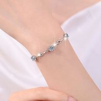 Bracelet en argent sterling 925 au design unique en chaîne ondulée avec trois moissanites taille brillant de 0,5 ct et chaîne d'extension Love pour femme