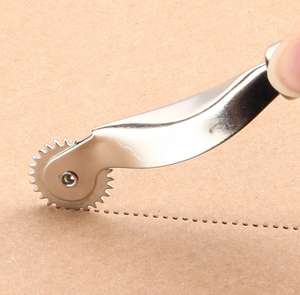 पेशेवर टार्च मार्क स्पेयर, ट्रेसिंग पेपर के लिए सिलाई ट्रेसिंग व्हील, लकड़ी के हैंडल के साथ सिलाई पैटर्न के लिए व्हील - Product Image 5