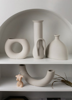 Offre Spéciale blanc Creative Moderne Porcelaine Vases Nature Nordique Irrégulière Fleur En Céramique Vase Pour chambre Décor