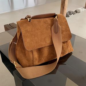 Nuevo Bolso Bandolera Retro de Terciopelo Marrón para Mujer, Gran Capacidad, Talla S, con Cadena de PU, para Invierno - Product Image 3