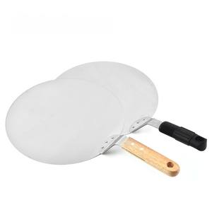 Pelle à pizza ronde de 12 pouces avec manche en bois pour un transfert facile de la pizza / Qualité commerciale pour la pâtisserie et la pizzeria - Product Image 3