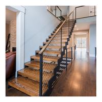 Escalier droit moderne à double poutre pour intérieur, avec marches en acier inoxydable et bois massif, et garde-corps en verre trempé, idéal pour appartement/hall.