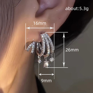 Orecchini a Perno Scintillanti con Linea Pavé per Donne, Gioielli di Moda con Pendente Geometrico - Product Image 4