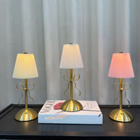 Lampe de chevet LED rechargeable à commande tactile, style rétro, avec couvercle en tissu métallique, motif nœud romantique, design créatif inspiré des célébrités, pour chambre à coucher, pour l'export.