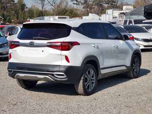 รถยนต์มือสองเกาหลี ปี 2021 สีขาว ยี่ห้อ Seltos เกียร์ออโต้ เครื่องยนต์ดีเซล SUV ฝากระโปรงท้ายเปิดอัตโนมัติ กุญแจอัจฉริยะ ระบบนำทาง กล้องมองหลัง ระบบไล่ฝ้าอัตโนมัติ - Product Image 2