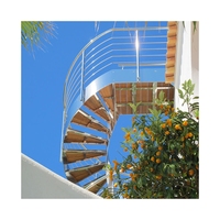 Escalier Courbé Moderne de Haute Qualité Fabriqué sur Mesure par PRIMA Factory, Fonctionnel pour Résidence