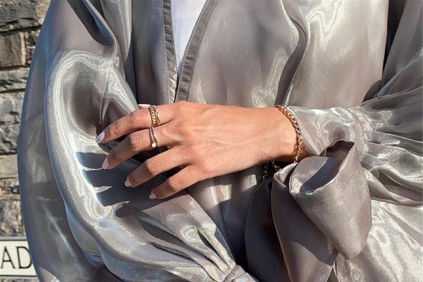 สีเทาเข้ม