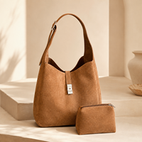 Fournisseur de sacs hobo en faux daim en gros, ensemble de 2 sacs à main en cuir végétalien avec faible MOQ 5 pour la distribution mondiale