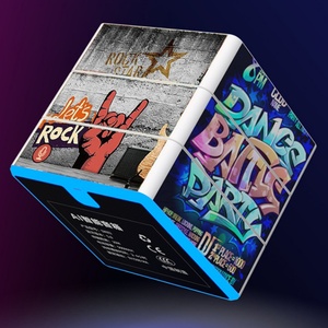 Cubo de Rubik Giratorio con Patrón Personalizado, Mini Altavoz Portátil de 5W con Luces LED RGB - Product Image 2