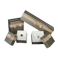 LYP Boîte à bijoux personnalisée avec nœud papillon Bague Pendentif Bracelet Cadeau Rigide UV Advantage Carton Emballage Estampage Manipulation