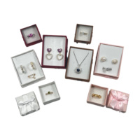 Logo personnalisé, petits bijoux, emballage en papier, boîte cadeau, bague de fille, couleur de bijoux, emballage bon marché, boîte de rangement et nœud papillon