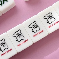 Expédition rapide : Ensemble de Mahjong américain 160 tuiles, tuiles acryliques gravées sur 4 niveaux avec supports, kit de jeu de société moderne, entrepôt américain