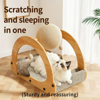 Griffoir pour chat 2-en-1 personnalisé avec boule en sisal, design pont en bois arqué, planche à griffer pour chat en carton ondulé haute densité