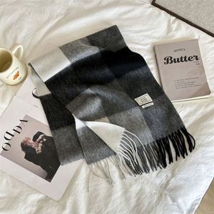 Écharpes d'hiver de haute qualité en gros, écharpes en laine 100% australiennes pour femmes, châles longs rayés classiques pour femmes seniors - Product Image 4